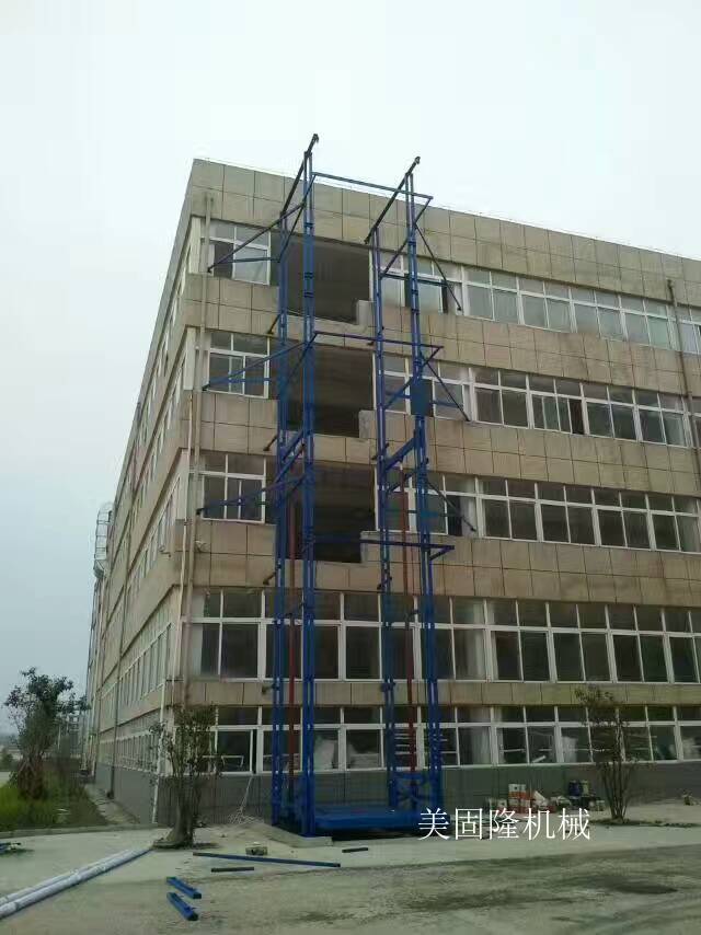 广东室外双臂导轨式升降机厂家
